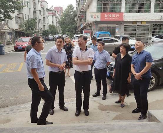 省民政廳領(lǐng)導(dǎo)一行蒞臨青園社區(qū)居家養(yǎng)老服務(wù)中心參觀指導(dǎo)工作